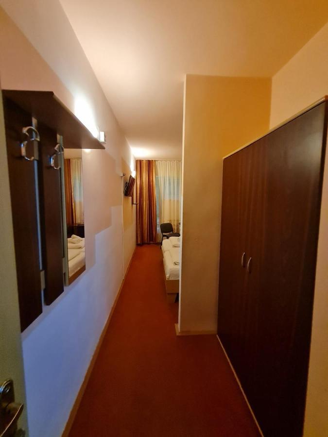 Randunica Otel Văliug Oda fotoğraf